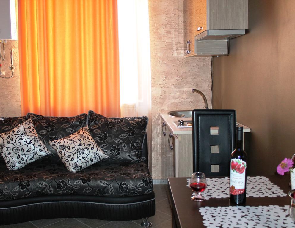 Planet Hotel Jerevan Rom bilde