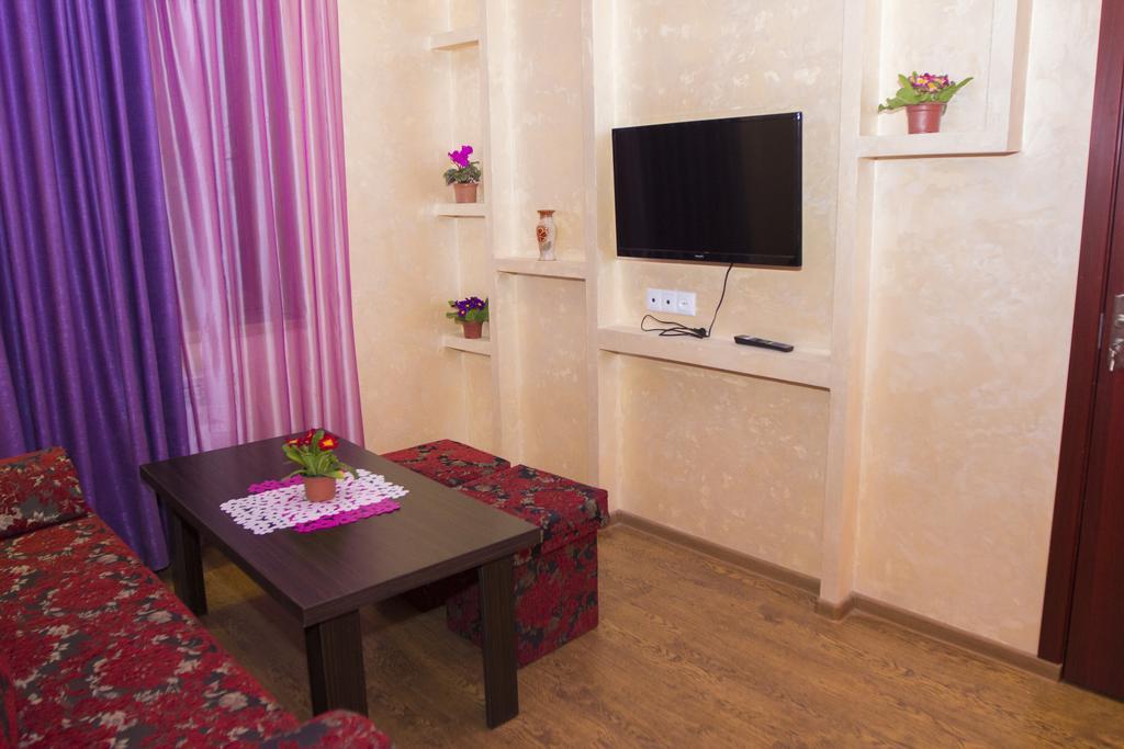 Planet Hotel Jerevan Rom bilde