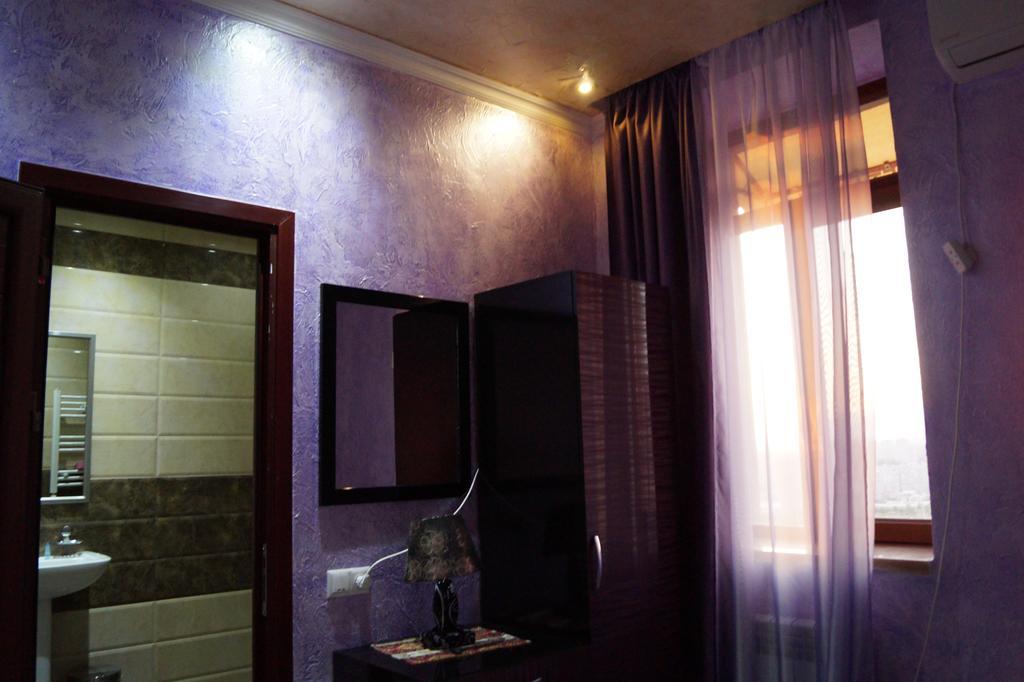 Planet Hotel Jerevan Rom bilde